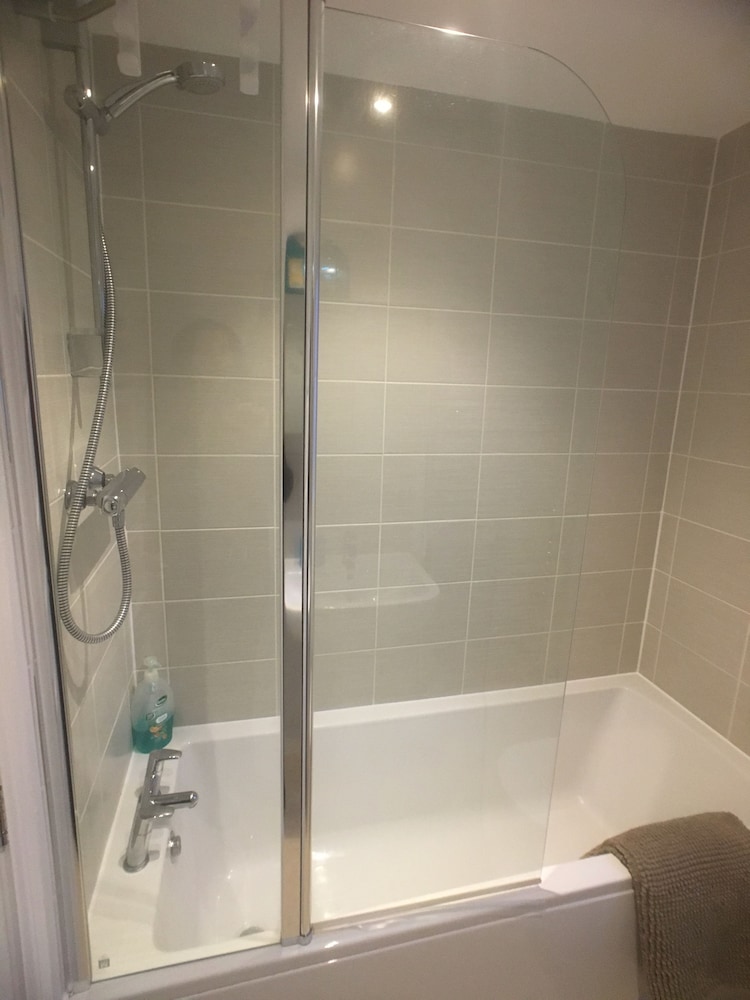 Double Room, 1 Double Bed, Shared Bathroom photo 3