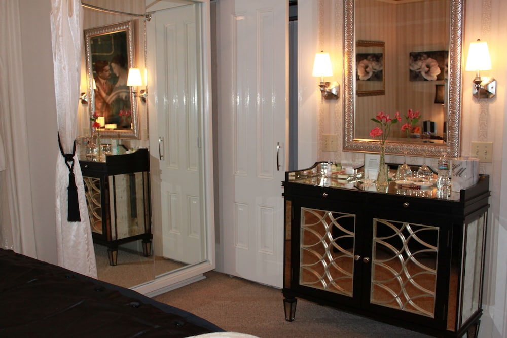 Standard House, 1 King Bed photo 3