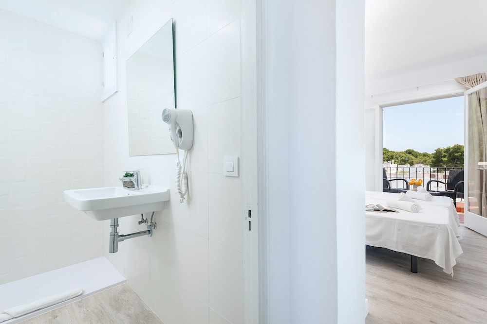 Double Room - Photo 12