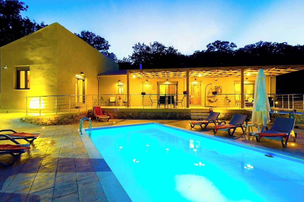 Villa (4 Bedrooms)