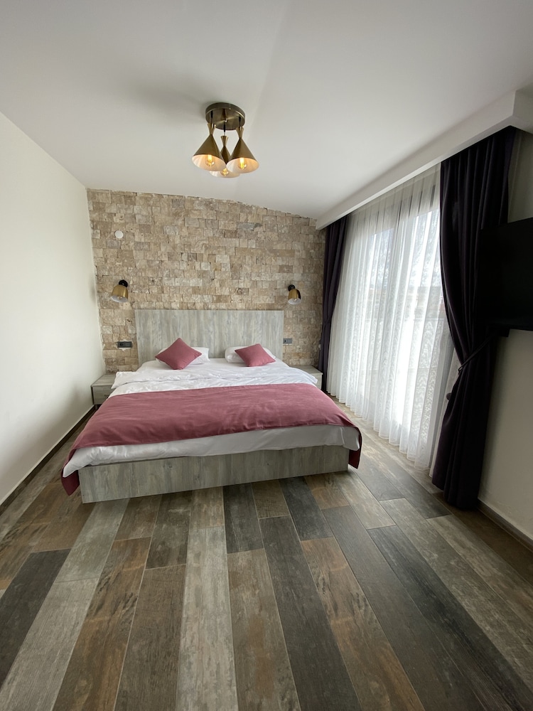 Deluxe Studio Suite