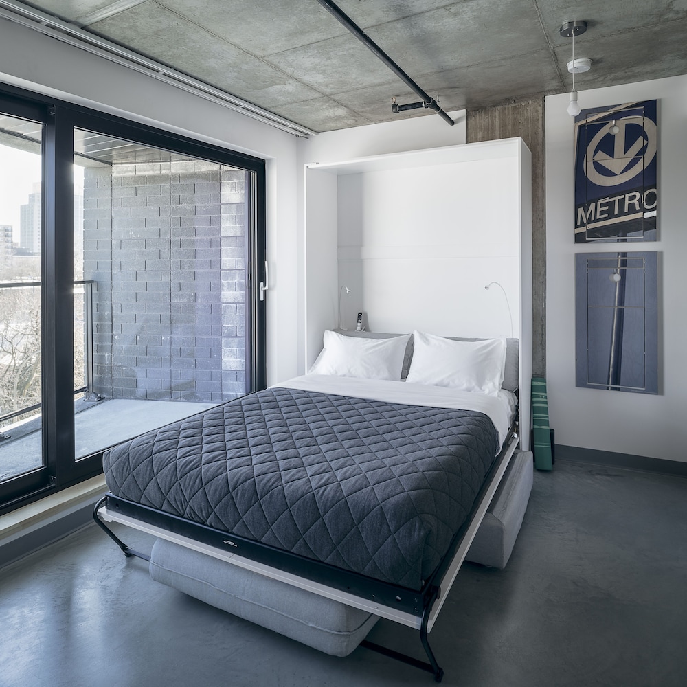 Studio, 1 Queen Bed, Balcony photo 1