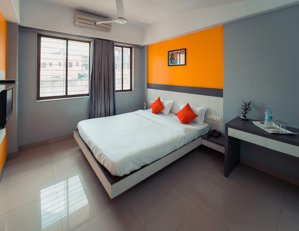 Deluxe Room (Non AC) photo 1