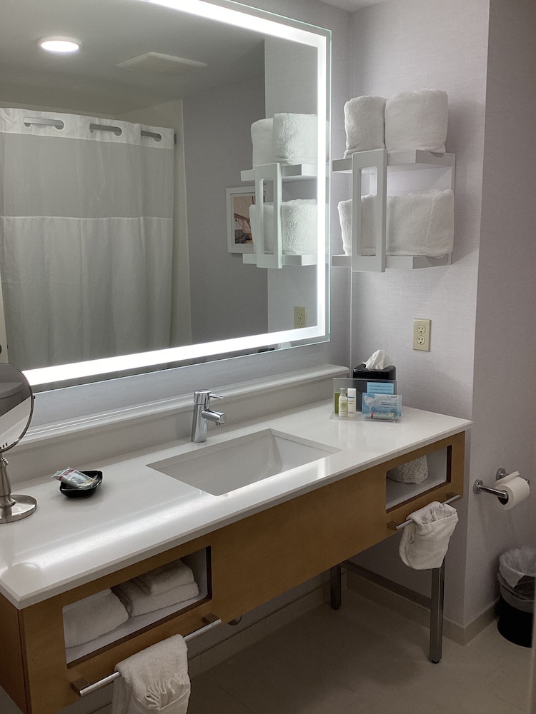 Room, 2 Queen Beds - Photo 10