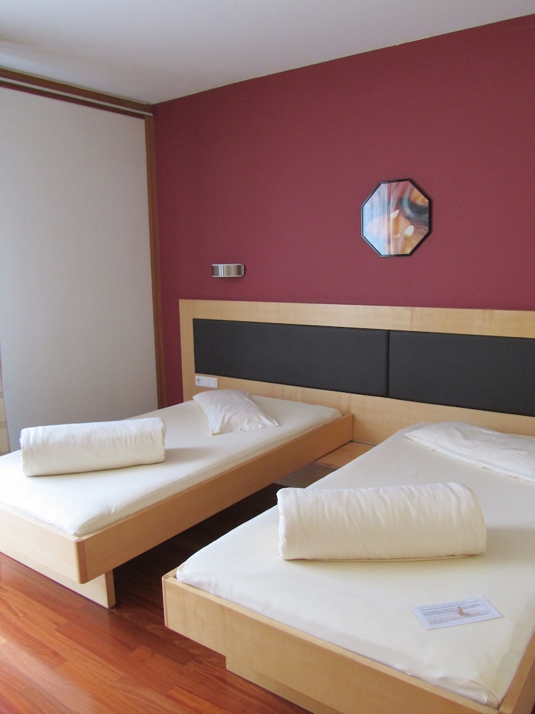 Standard Double or Twin Room - Photo 4