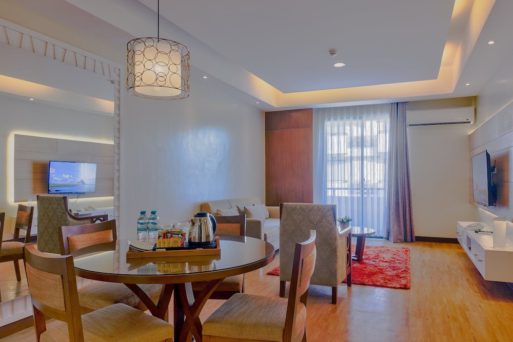 2 Bedroom Suite - Photo 14