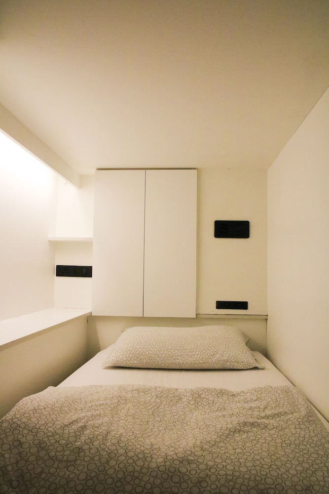 Capsule with Shared Bathroom photo 3