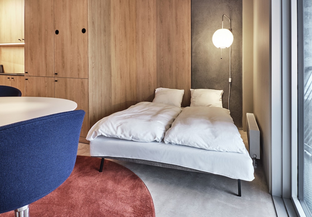 Family Studio, 1 Queen Bed with Sofa bed - Photo 8