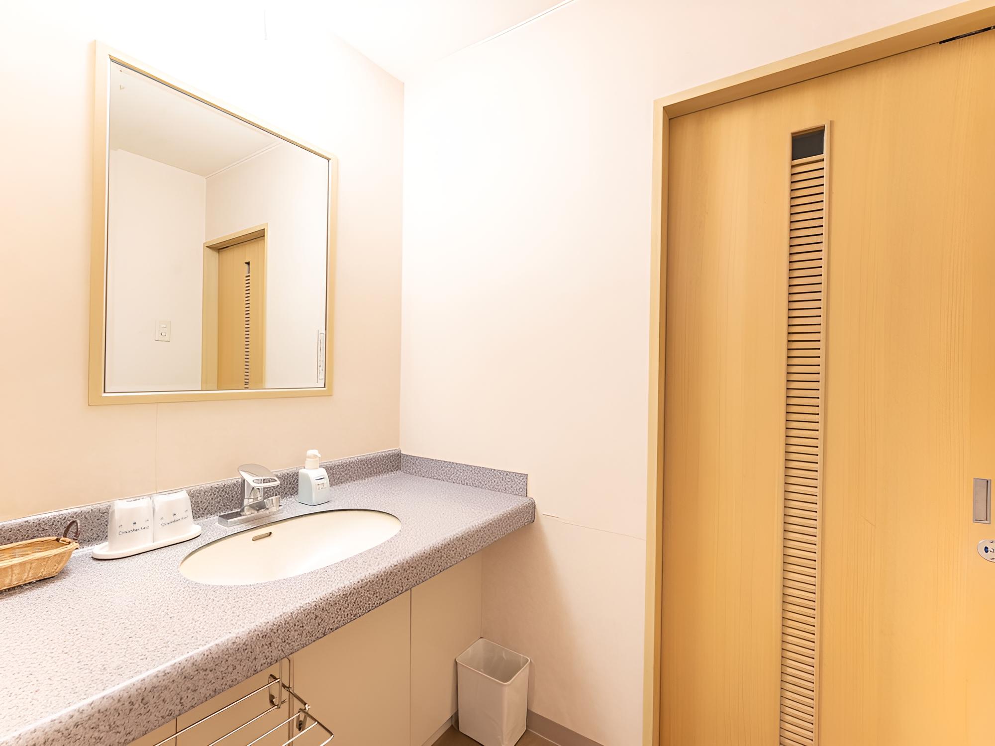 Twin Room, Non Smoking, Shared Bathroom photo 3