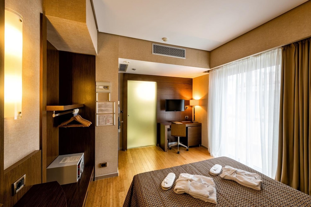 Classic Double Room (Hot Deal) photo 3
