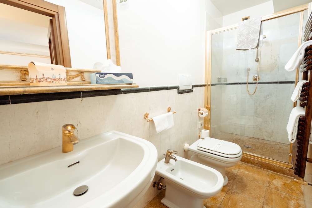 Standard Double Room - Photo 23