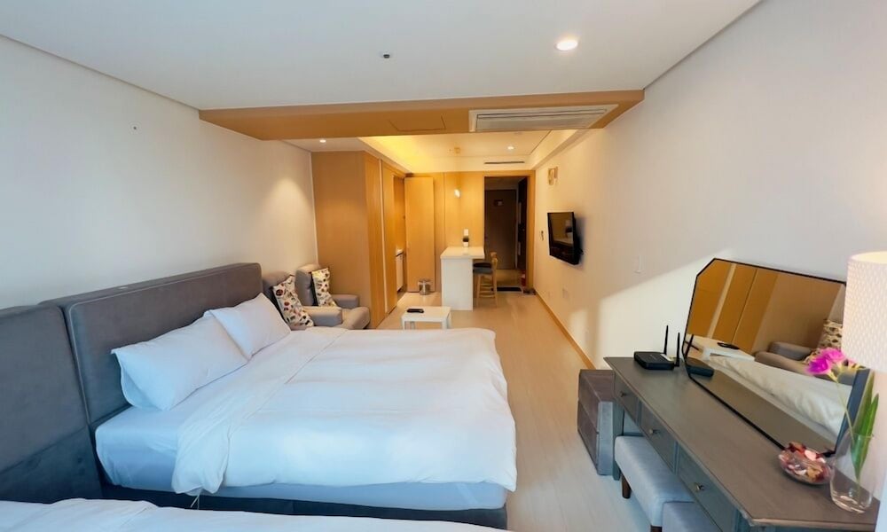 Family Twin Room - Photo 8