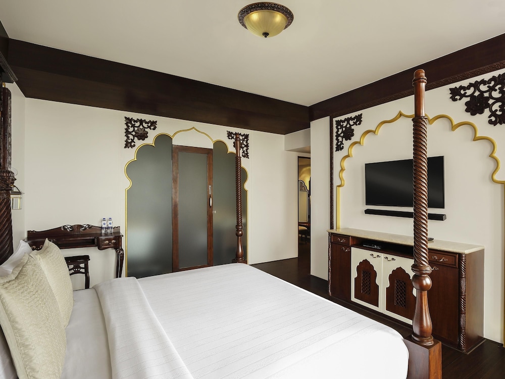 Royal Suite Room, 1 King Bed, Ocean View, Higher Floor, Club Lounge Access Royal Suite Room, 1 King Bed, Ocean View, Higher Floor, Club Lounge Access
