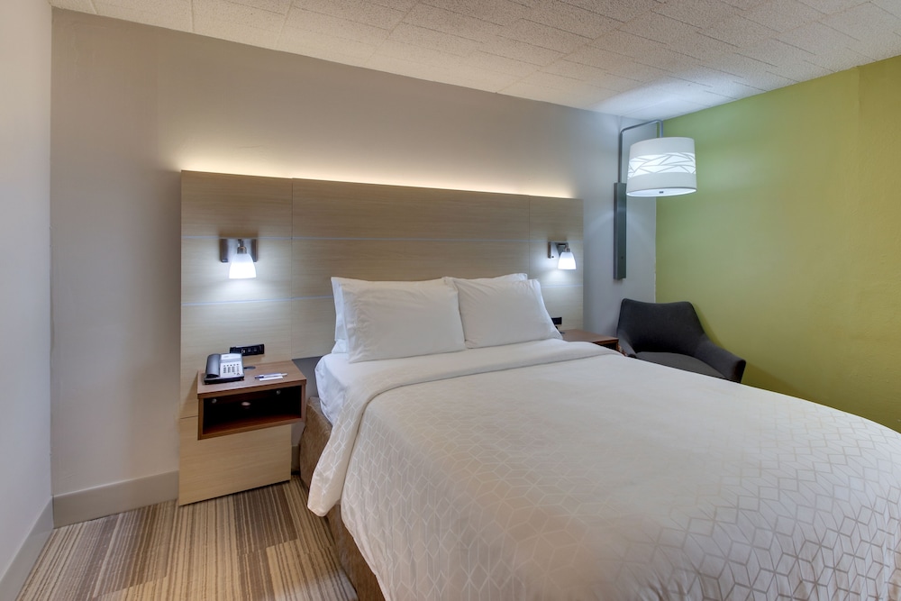 Standard Room, 1 Queen Bed, Accessible (Communications Accessible) - Photo 3