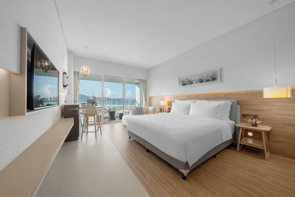 Superior King Sea-View Room