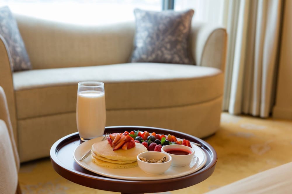 Harbour View Suite with Horizon Club Lounge Access