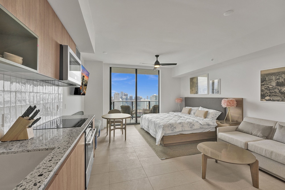 Luxury Studio, City View photo 1