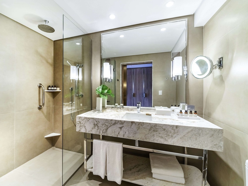 Fairmont Gold, Room, 2 Twin Beds, Club Lounge Access, City View