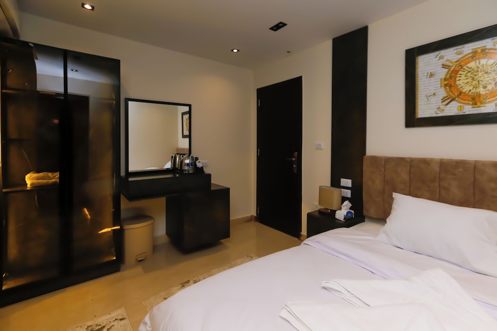 Premium Double/Triple Room -Pyramids View, Terrace photo 1