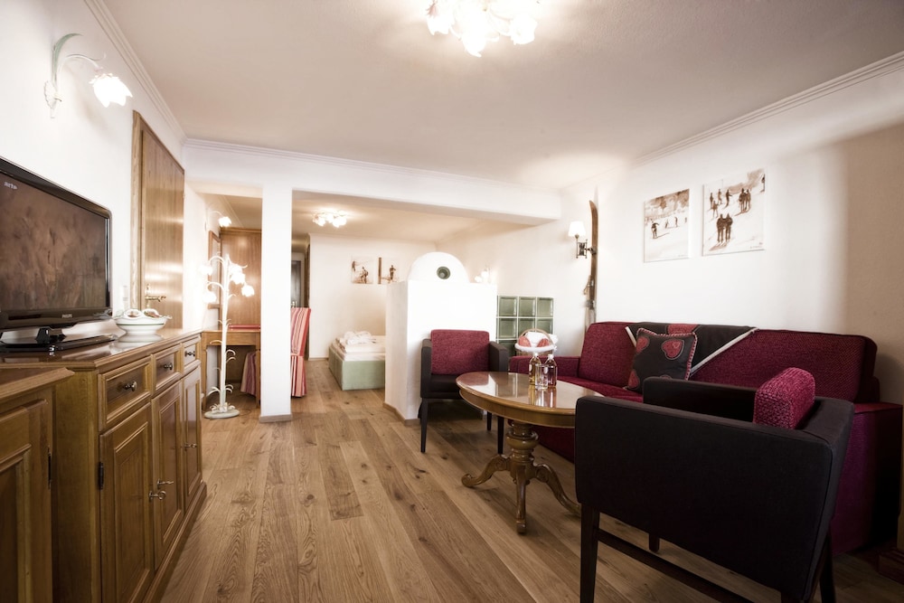 Family Suite, 2 Bedrooms, Balcony photo 2