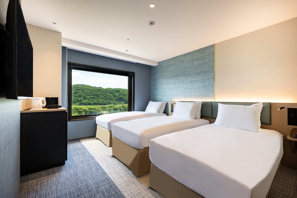 Standard Room, 2 Twin Beds (up to 3 guests)