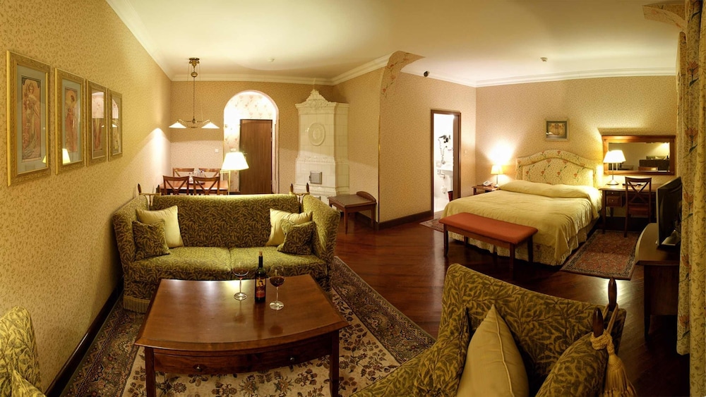 Signature Room, 1 Queen Bed with Sofa bed, Courtyard View photo 3
