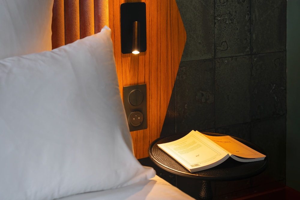 Deluxe Room, 1 Queen Bed - Photo 3