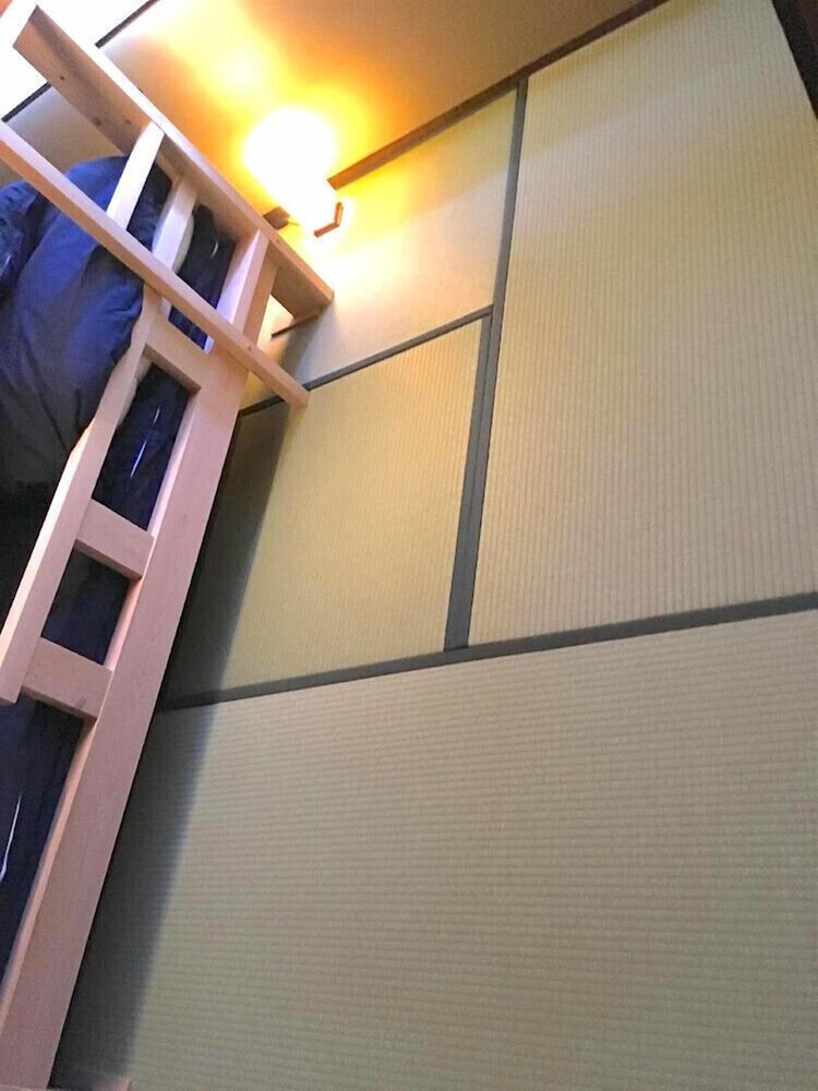 Private Bunk Bed Japanese Style Room 2C, Shared Bathroom photo 2