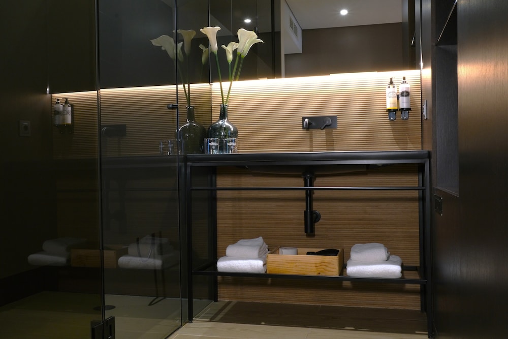 Superior Suite - Photo 5