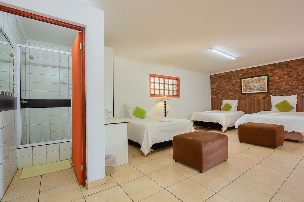 Family Room, Multiple Beds, Garden View photo 1