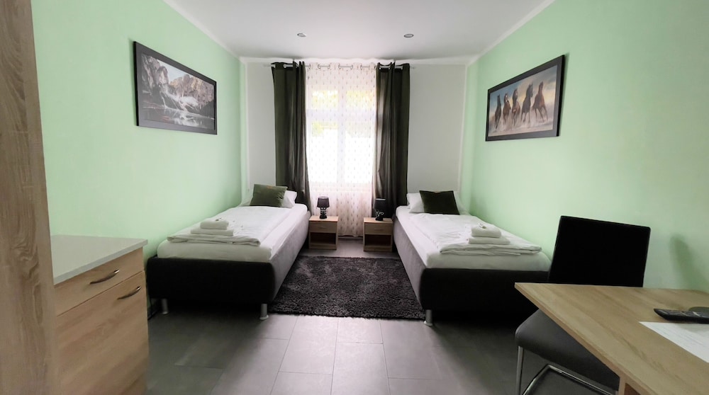 Superior Twin Room, Shared Bathroom - Photo 4