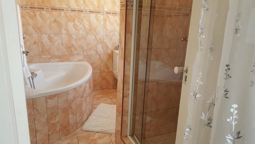 Luxury Suite, Jetted Tub (9) photo 3