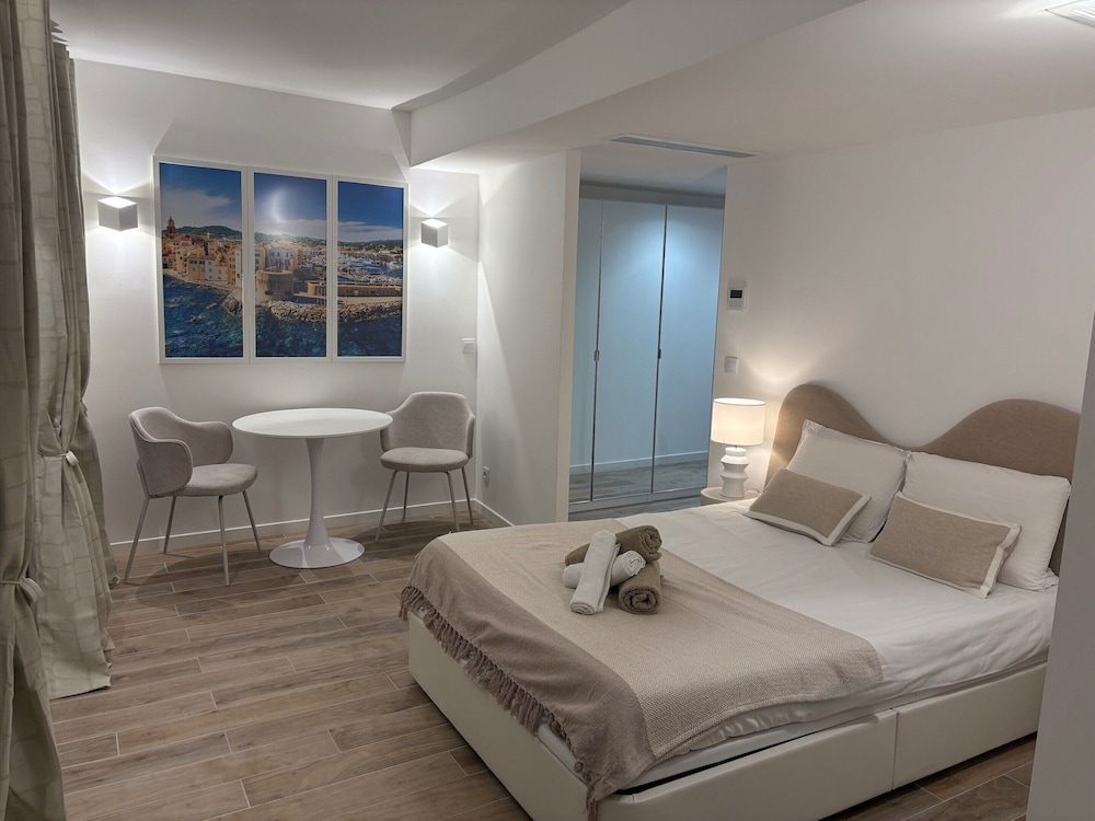 Apartment photo 2