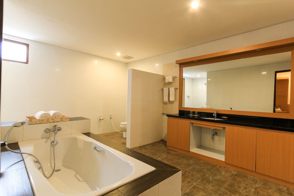 Deluxe Room (Sea View)