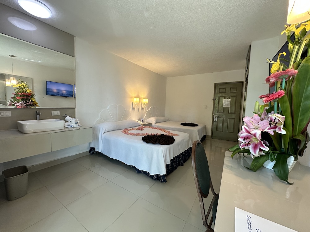 Premium Room, 2 Double Beds, Non Smoking, Pool View photo 2