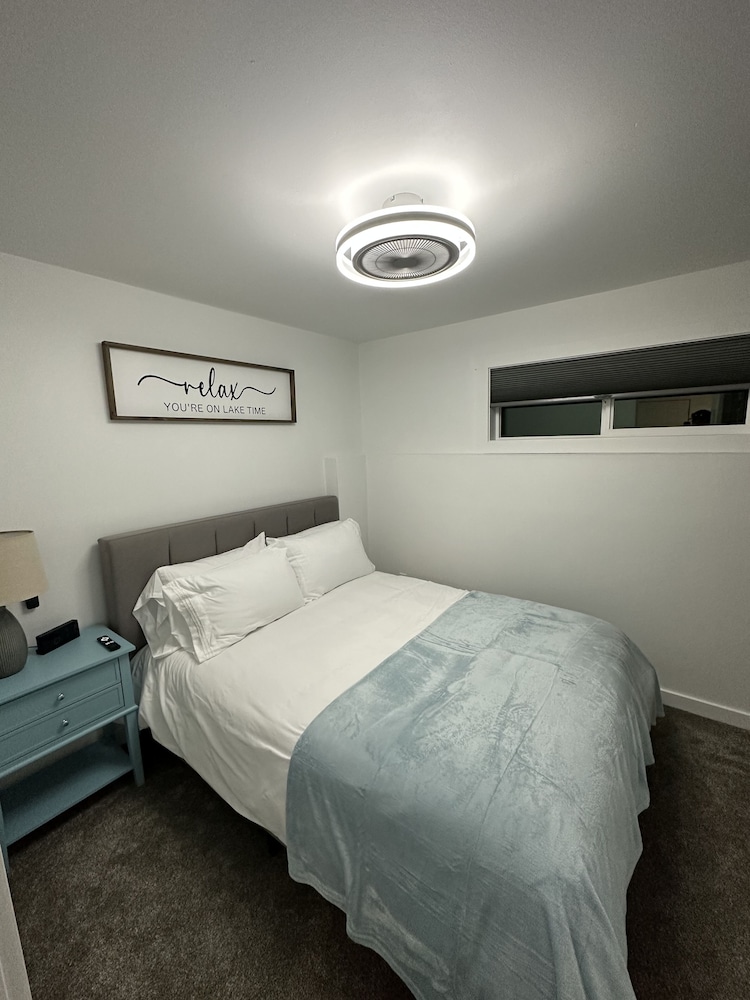 Family Suite, 1 Queen Bed with Sofa bed photo 2