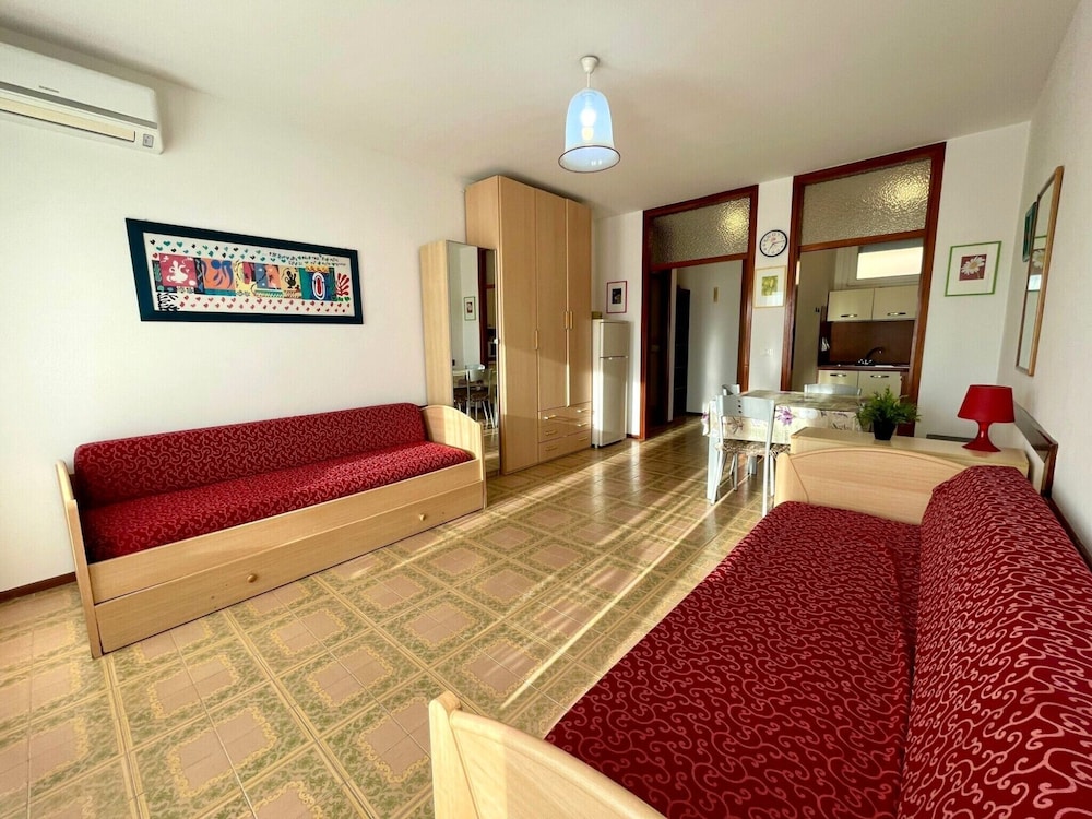 Studio, Multiple Bedrooms, Balcony, City View photo 2