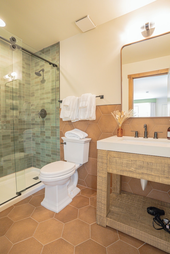 Superior Room, 1 King Bed, Mountain View - Photo 4