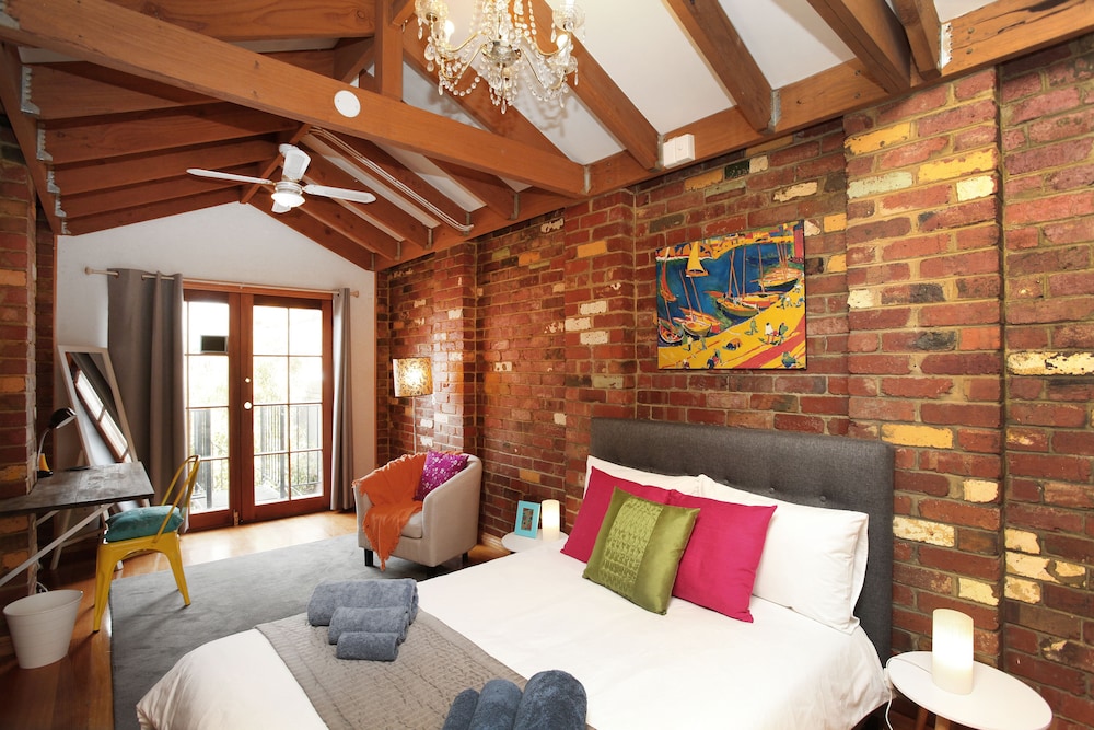 The Luna BoHo Bungalow with Ensuite photo 1