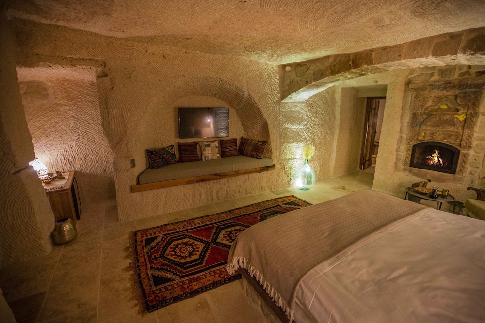 Deluxe Room - Photo 12