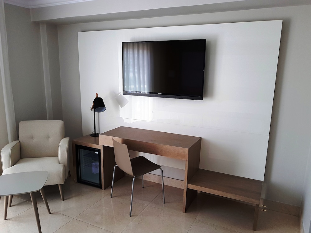 Standard Double Room (2 Adults + 2 Children) photo 2