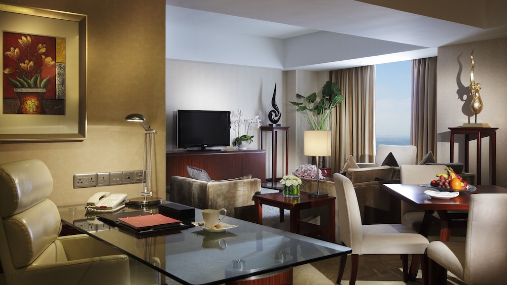Club Suite, 1 Bedroom (Club Floor) photo 2
