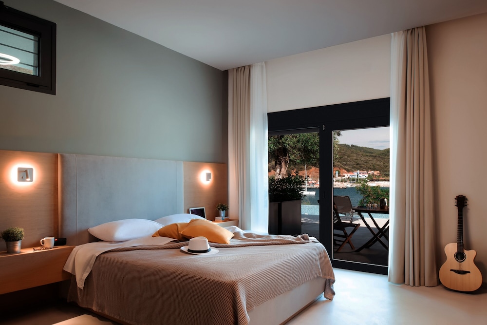 Junior Suite With Side Sea View photo 1