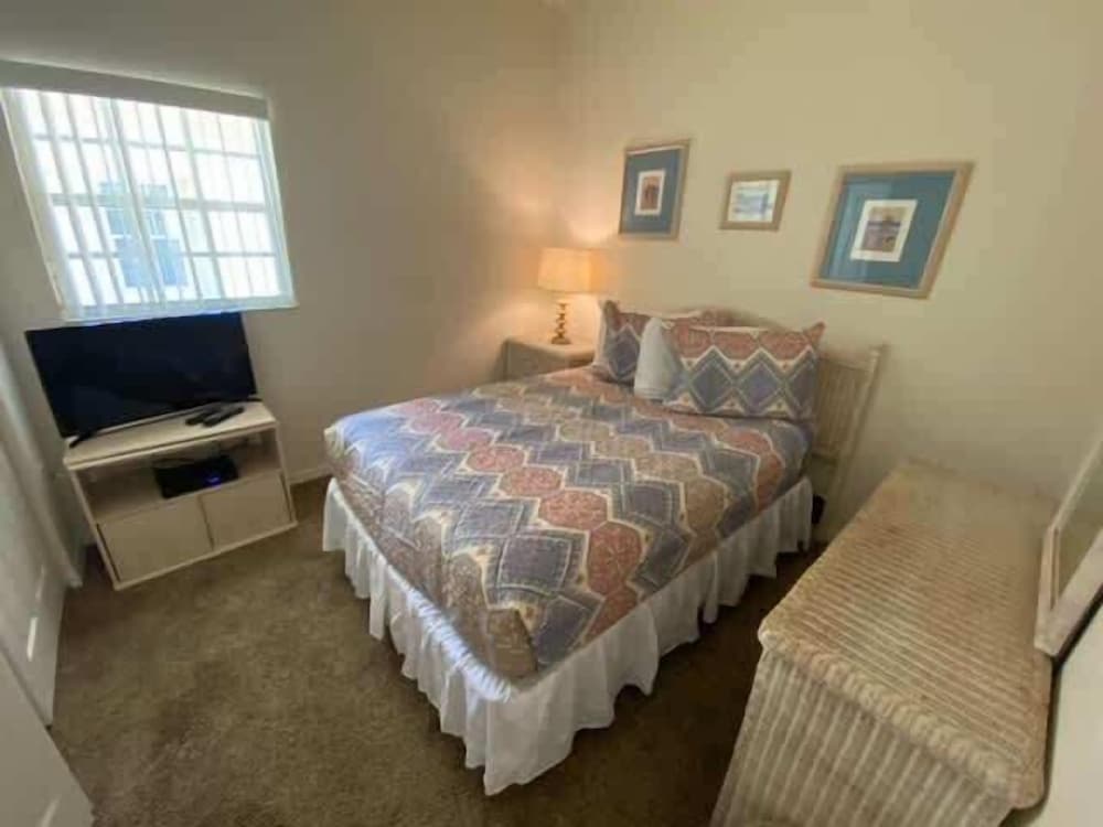 House, Multiple Beds, Kitchen, Pool View photo 3