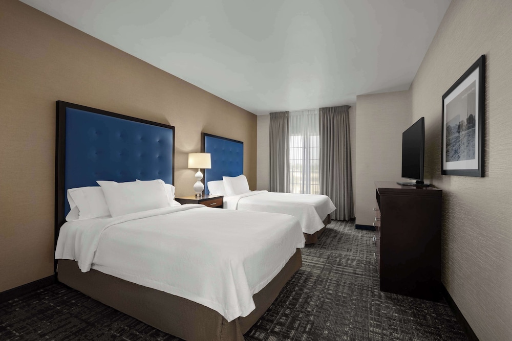 Standard Suite, 2 Queen Beds, Non Smoking - Photo 2