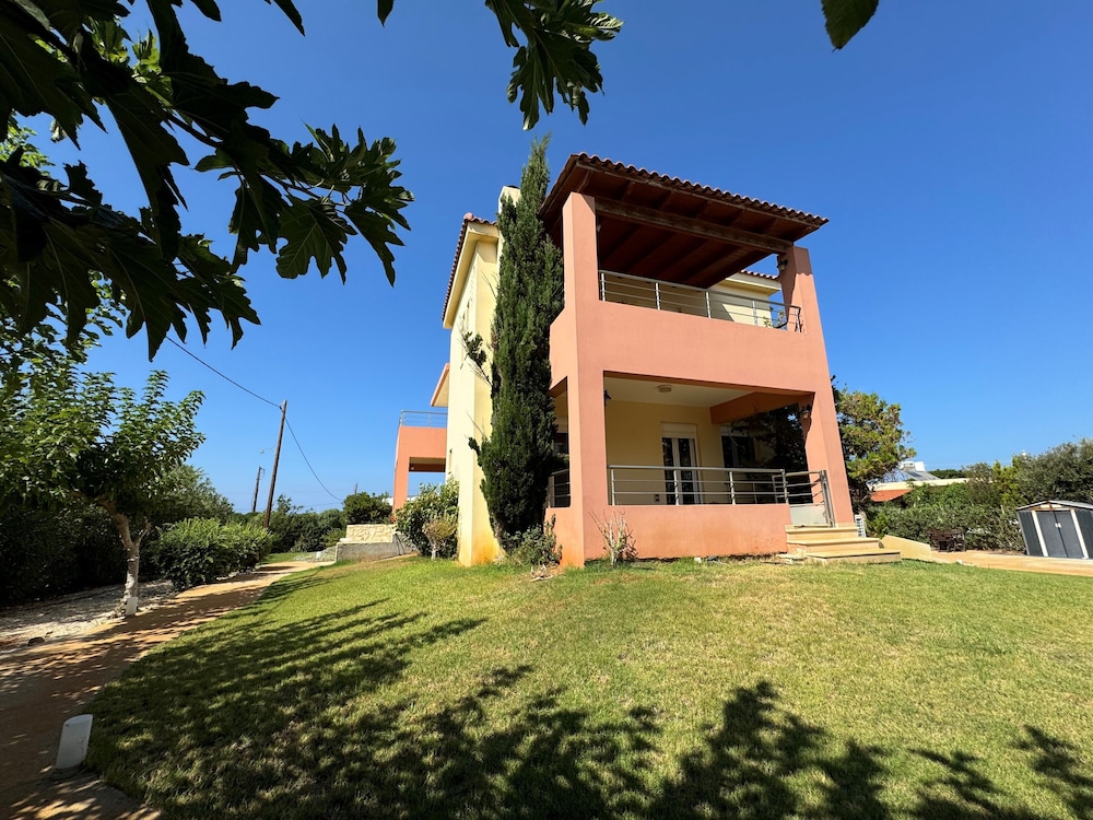 Villa photo 1