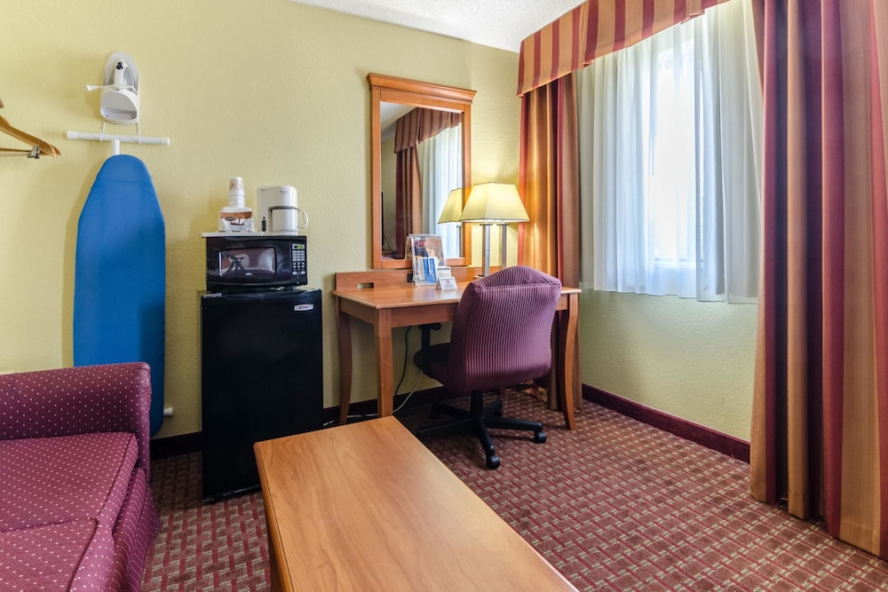 Suite, 2 Queen Beds, Non Smoking - Photo 1