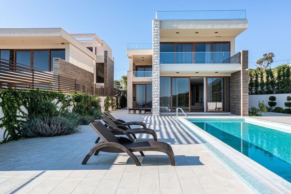 Headland House photo 2