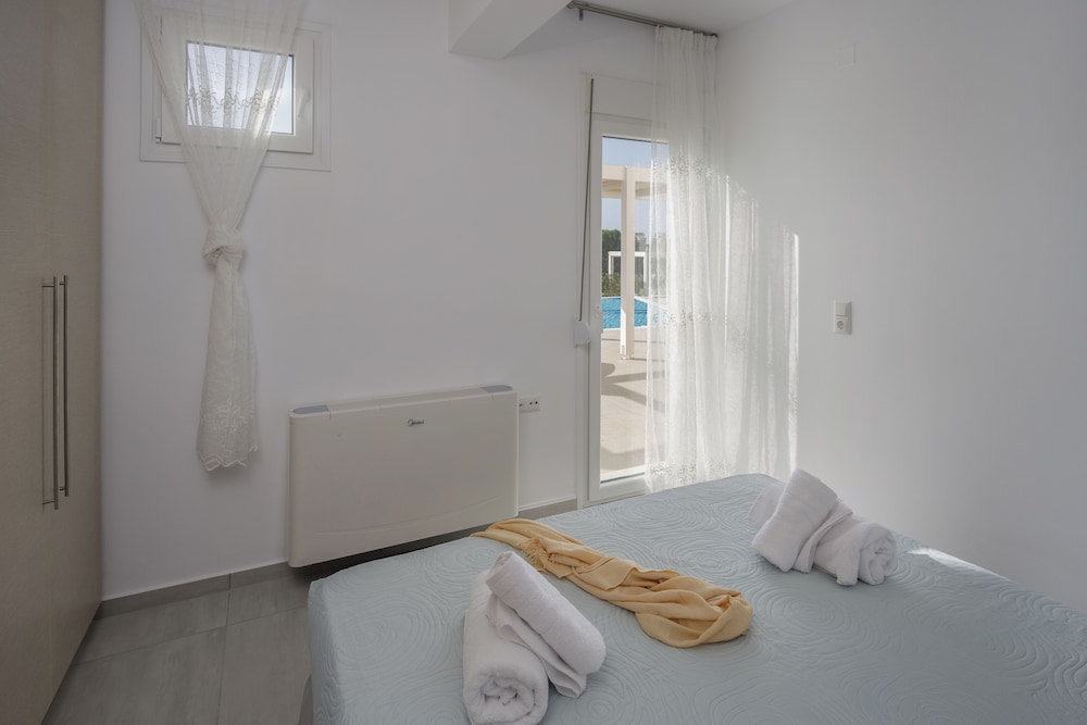 White Villa photo 3