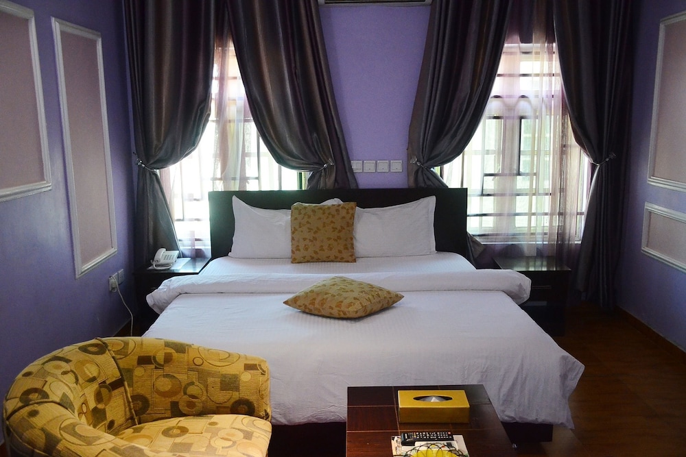 Executive Studio Suite